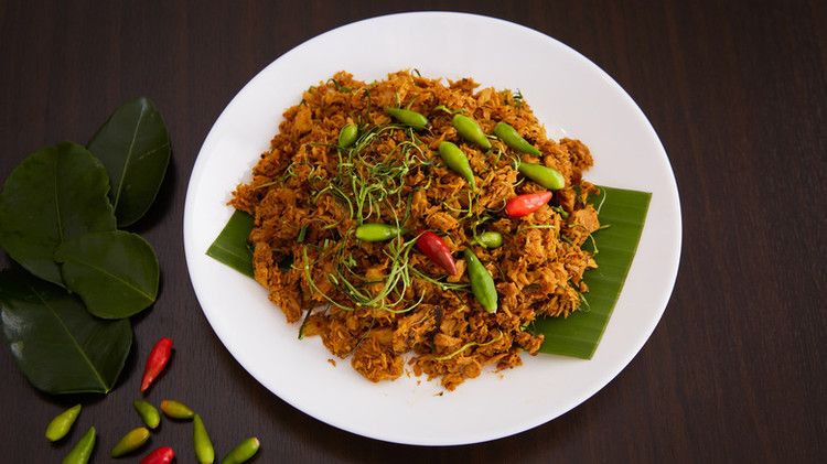 A Dry Curry That Doesn't Hold Back 