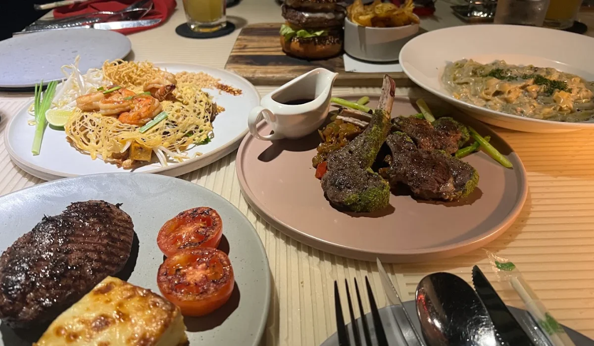 Romantic Dining in Bangkok – intimate dining at Indulge Cocktail Bar.